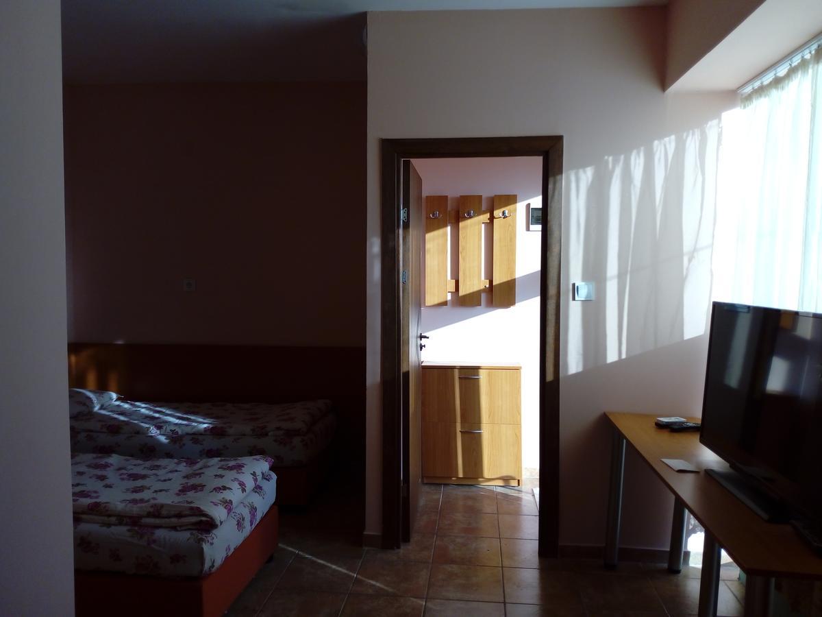 Hotel Toni Bukovlŭk Exteriör bild